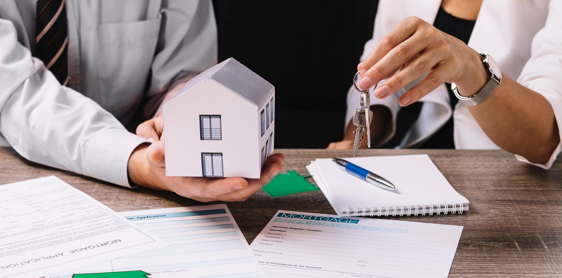 Commercial Conveyancing Solicitors UK : Complete Guide for Businesses and Investors 